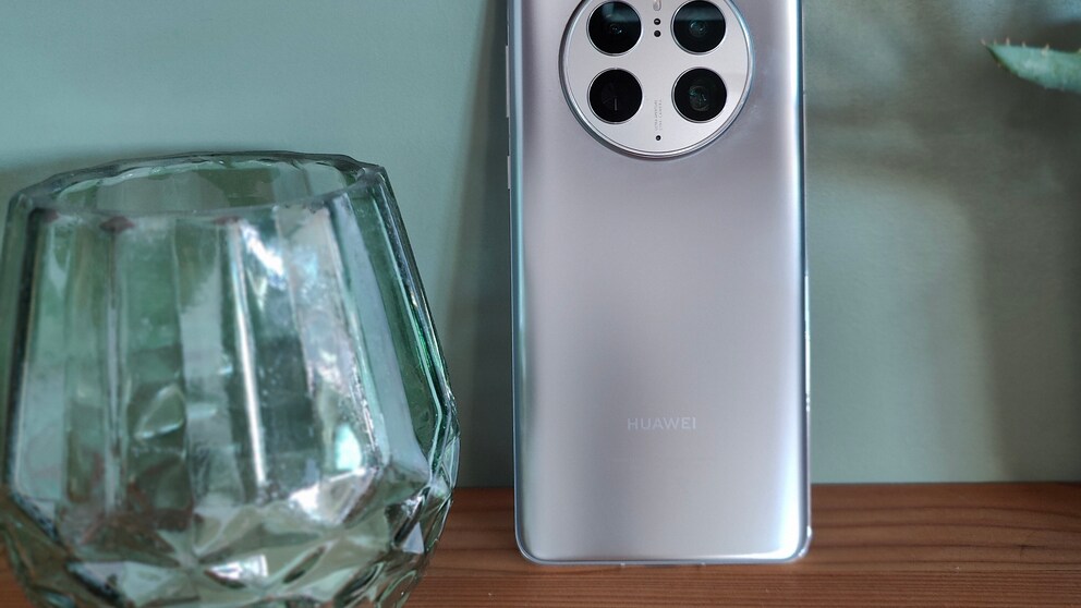 Das Highlight des Huawei Mate 50 Pro ist die Kamera mit ihrer symmetrischen Anordnung.