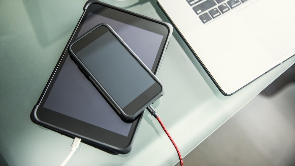 Ladegeräte Smartphone Laptop Tablet laden auf
