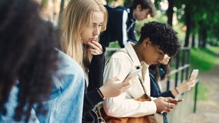 Wert Daten soziale Netzwerke junge Leute mit Smartpones