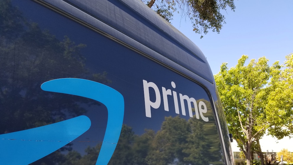Amazon-Auto mit Prime-Logo
