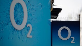 O2 Preis Erhöhung Logo des Unternehmens auf blauem Untergrund