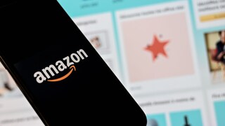 Amazon Drive eingestellt Symbolbild: Amazon-Logo auf Smartphone