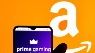 Amazon Prime Gaming neu Logo auf Smartphone vor orangenem Amazon-Hintergrund