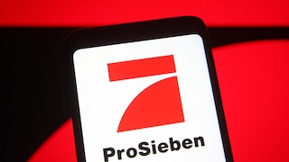 ProSieben Logo auf Smartphone: Blockbuster am Sonntag