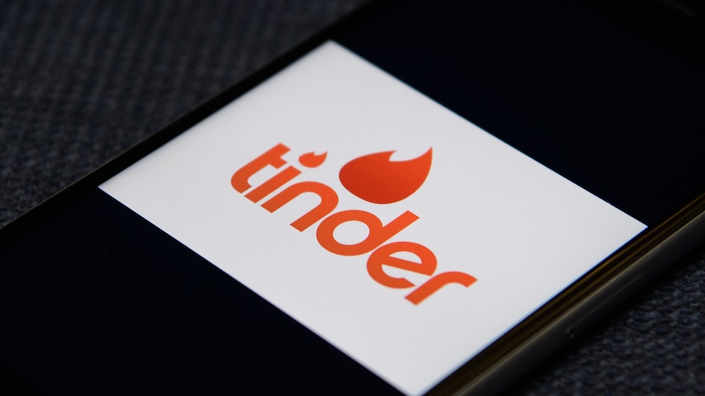 Auch auf Tinder tummeln sich zahlreiche Fake-Profile. Doch man kann sie erkennen.