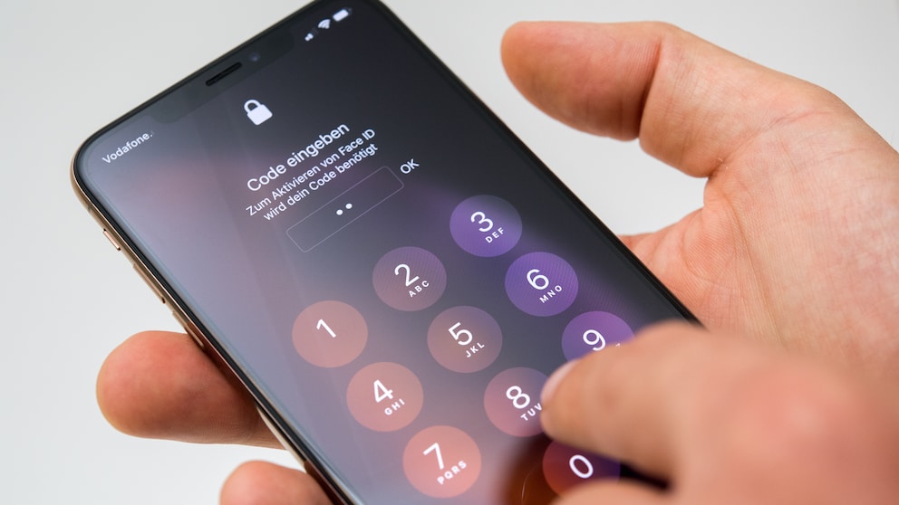 Mit einer simplen Masche gelangen Kriminelle an Passwörter und Banking-Daten, die auf dem iPhone gespeichert sind.
