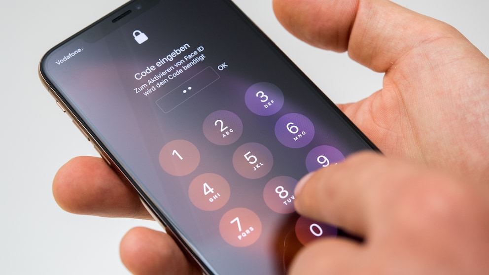 Mit einer simplen Masche gelangen Kriminelle an Passwörter und Banking-Daten, die auf dem iPhone gespeichert sind.