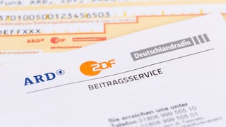 Rundfunkbeitrag Erhöhung Symbolbild: Brief mit Logo der ARD, ZDF, Deutschlandradio bezüglich des Beitragsservice
