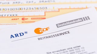 Rundfunkbeitrag Erhöhung Symbolbild: Brief mit Logo der ARD, ZDF, Deutschlandradio bezüglich des Beitragsservice