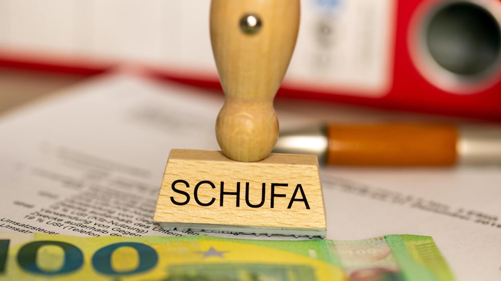 Schufa Score EU Recht: Schufa Stempel auf Dokumenten