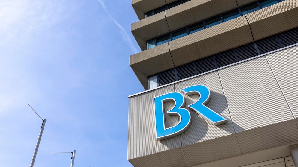 BR-Logo an Hauswand: Symbolbild für BR Mediathek