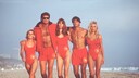 Neue Baywatch-Serie als Reboot: Foto der Original-Besetzung in roten Badeanzügen