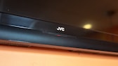 JVC Logo auf elektronischem Gerät