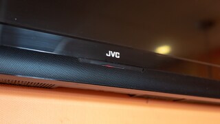 JVC Logo auf elektronischem Gerät