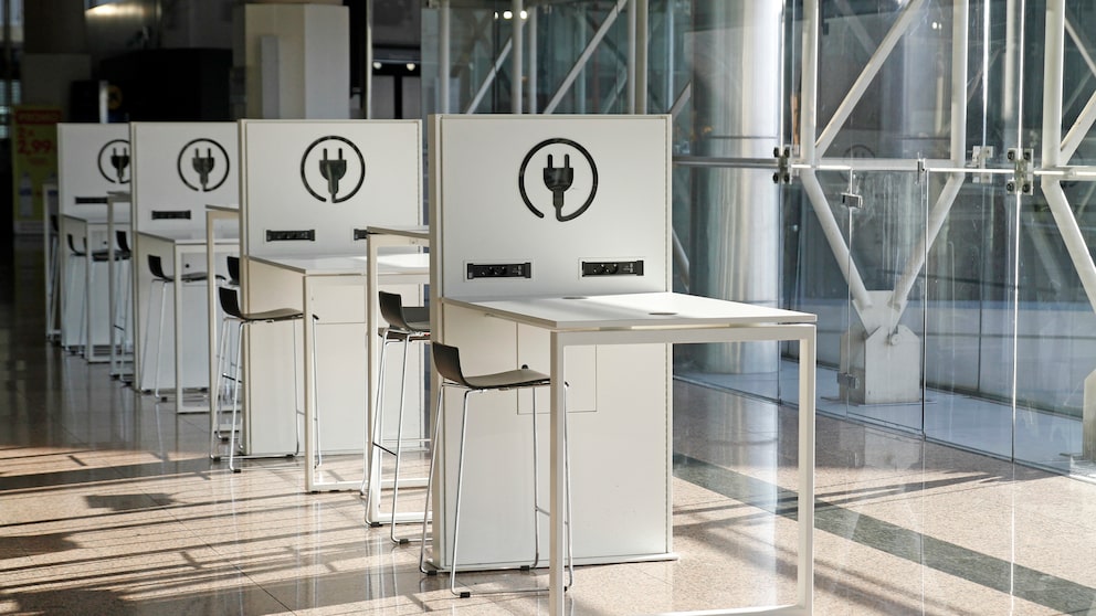 Öffentliche Ladestationen am Flughafen: Warnung vor Schadsoftware