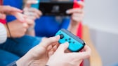 Die Joy-Cons der Switch weisen häufig einen Defekt auf, der die analogen Sticks „driften“ lässt