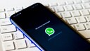 WhatsApp wird vorgeworfen, dass es seine Nutzer belauscht – doch was steckt dahinter?