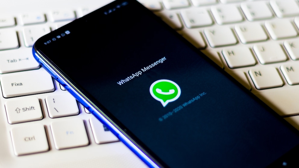 WhatsApp wird vorgeworfen, dass es seine Nutzer belauscht – doch was steckt dahinter?