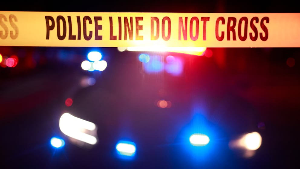 Symbolbild True Crime Netflix: Absperrband vor Polizeiauto