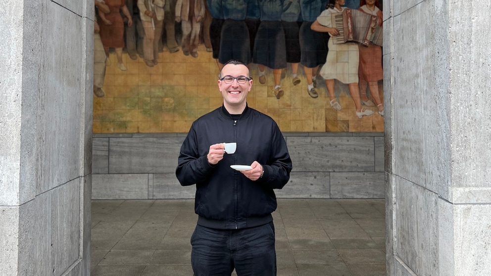 Steuerfabi Interview: Fabian Walter mit einer Tasse Espresso