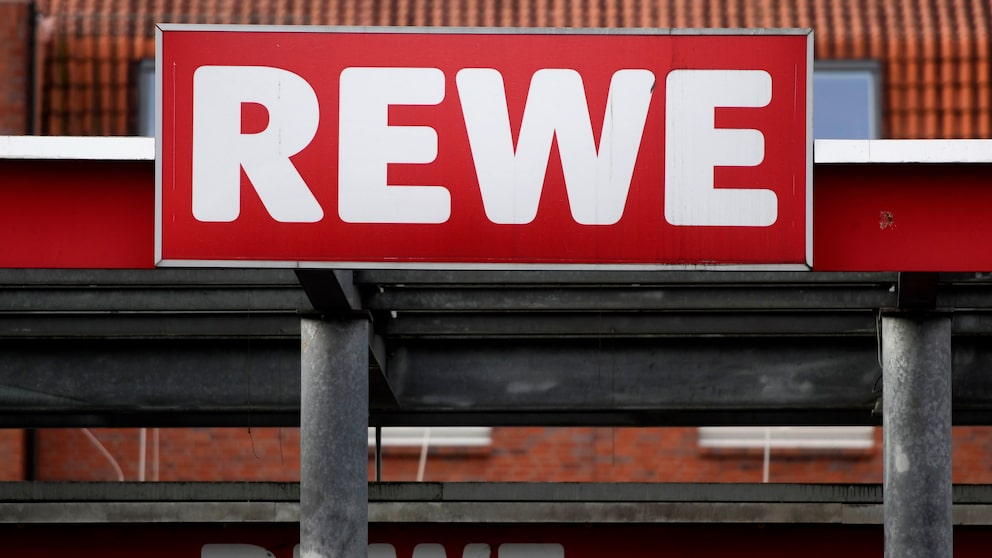 Supermarkt Rewe trennt sich vom klassischen Papier-Prospekt.