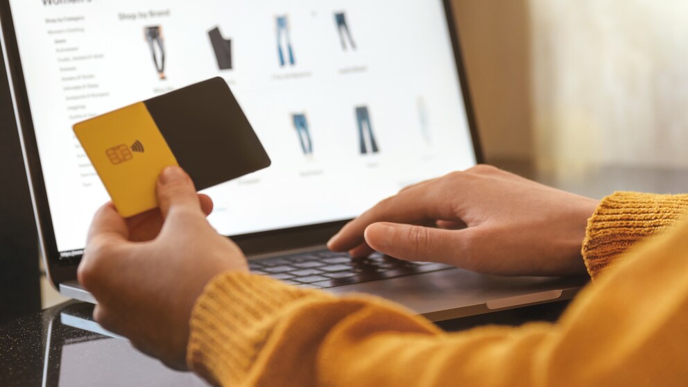Beim Shoppen im Internet sollte man vorsichtig sein, denn nicht alle Shops sind seriös.