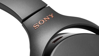 Kopfhörer mit Sony-Logo