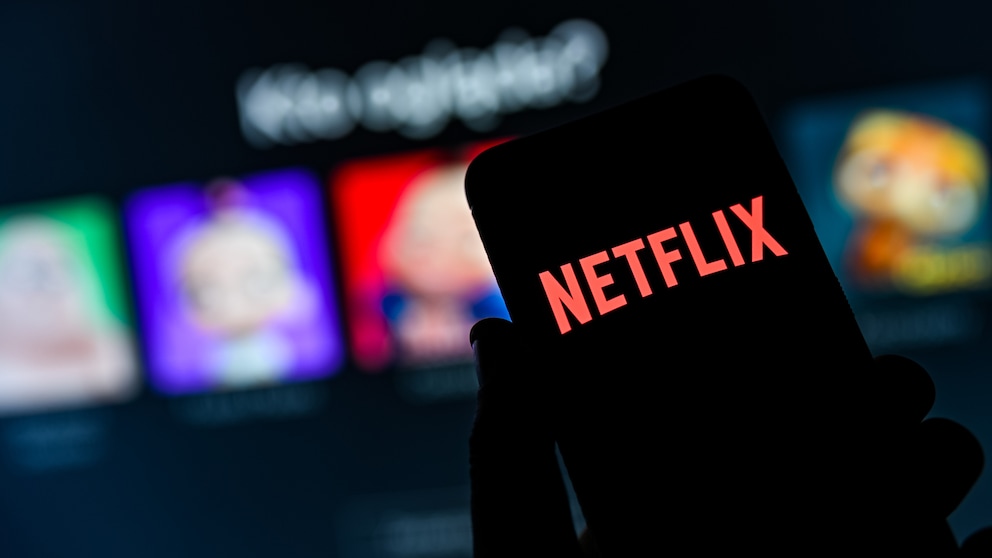 Netflix One Piece Serie Symbolbild: Netflix Logo auf Smartphone