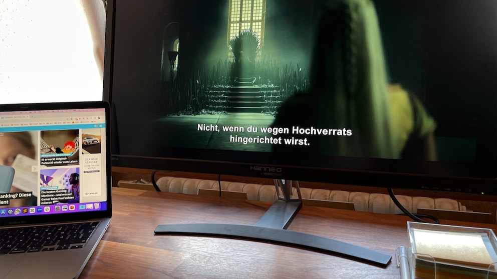 Sky Wow Webbrowser auf Monitor
