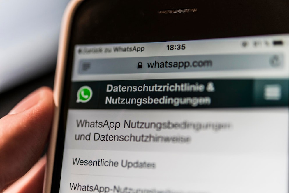 WhatsApp auf dem iPhone: Endlich müsst ihr für Sticker keine Extra