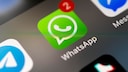 Symbolbild: WhatsApp-Icon auf Smartphone-Screen.