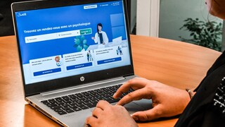 Auf Doctolib lassen sich Termine bei verschiedenen Ärzten buchen. Doch wie sieht es mit dem Datenschutz aus?
