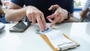 Bargeldlos Trinkgeld geben ist nicht immer möglich. Daran liegt es