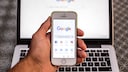 Suchmaschinen: Google Browser auf Laptop und Smartphone