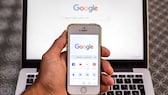 Suchmaschinen: Google Browser auf Laptop und Smartphone