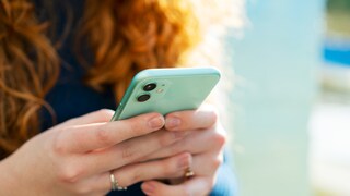 Frau mit Smartphone