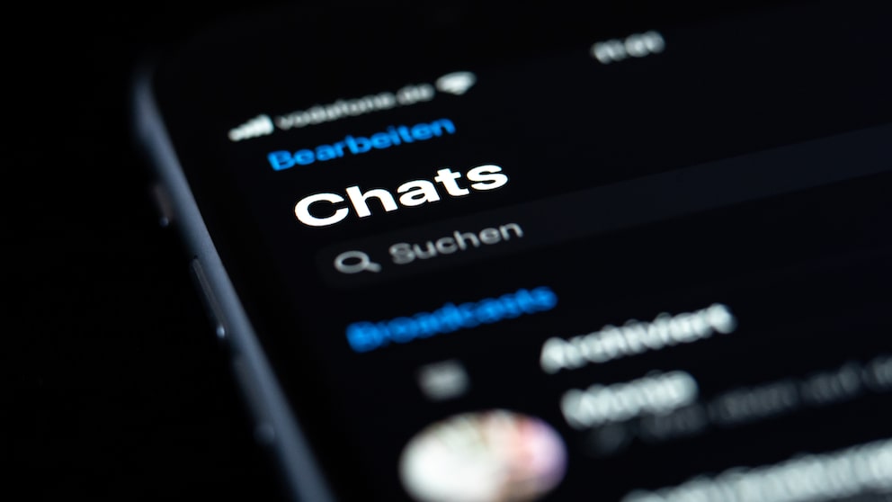 Ein WhatsApp-Kontakt ist plötzlich verschwunden? Das Problem lässt sich meist mit wenigen Klicks beheben.