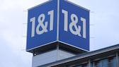 1&1 Netz Kunden: Logo der Marke auf einem Dach