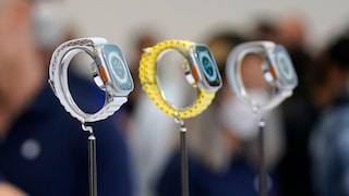 Symbolbild: drei ausgestellte Apple Watch Ultra 2