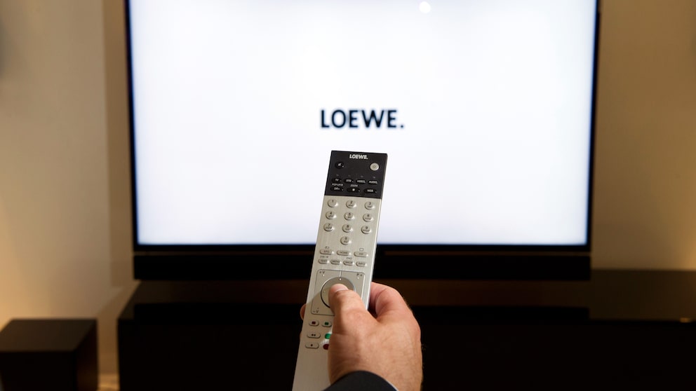 Fernseher mit Loewe-Logo