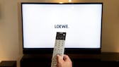 Fernseher mit Loewe-Logo