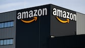 Amazon Entlassungen Symbolbild: Logo des Unternehmens an einem Gebäude