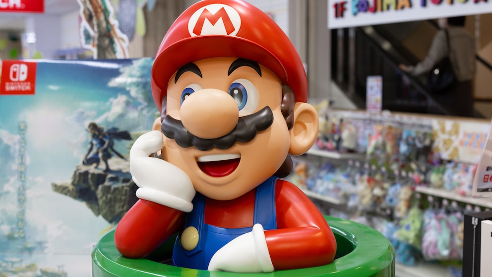 wertvolle Videospiele: Figur von Super Mario in einem Nintendo-Shop