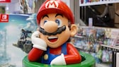 wertvolle Videospiele: Figur von Super Mario in einem Nintendo-Shop