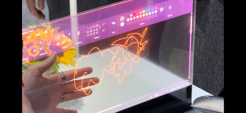 Sind die Pixel aus, ist das Laptop-Display vollständig transparent