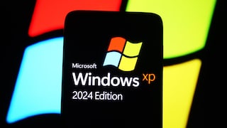 Windows XP 2024 auf Smartphone mit Windows-Logo