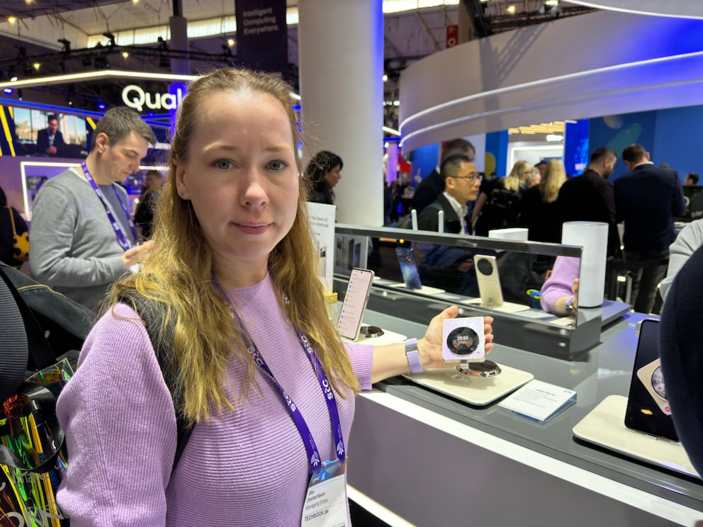 With the Nubia Flip, ZTE presents a comparatively affordable foldable smartphone