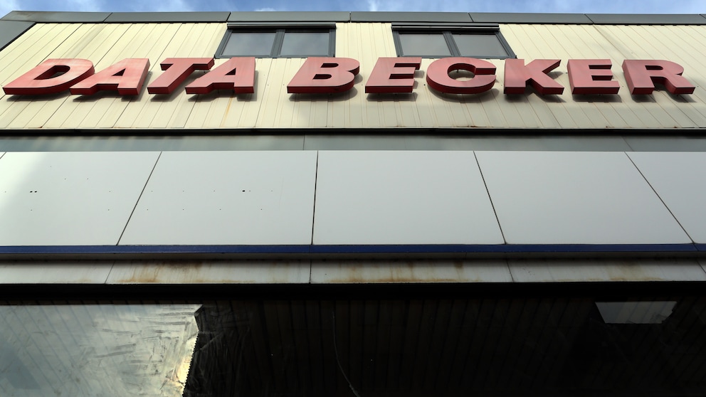 Data Becker Logo an Hauswand