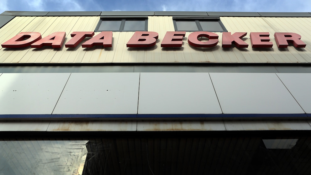 Data Becker Logo an Hauswand