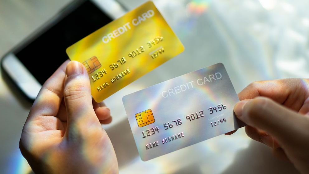 Eine abgelaufene Kreditkarte sollte man nicht nur zerschneiden. Auch die richtige Entsorgung ist ein Thema